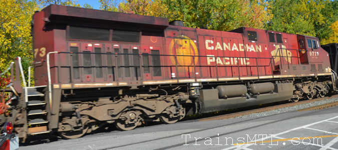 Locomotive CP9772 right side / coté droit